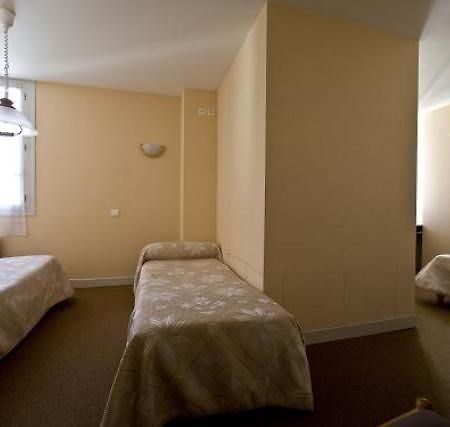 Hotel D'Italie Lourdes Quarto foto